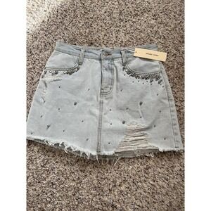 Barcode NWT denim jean shorts skirt Light Wash 4 Pockets Studded Sz M Made Korea